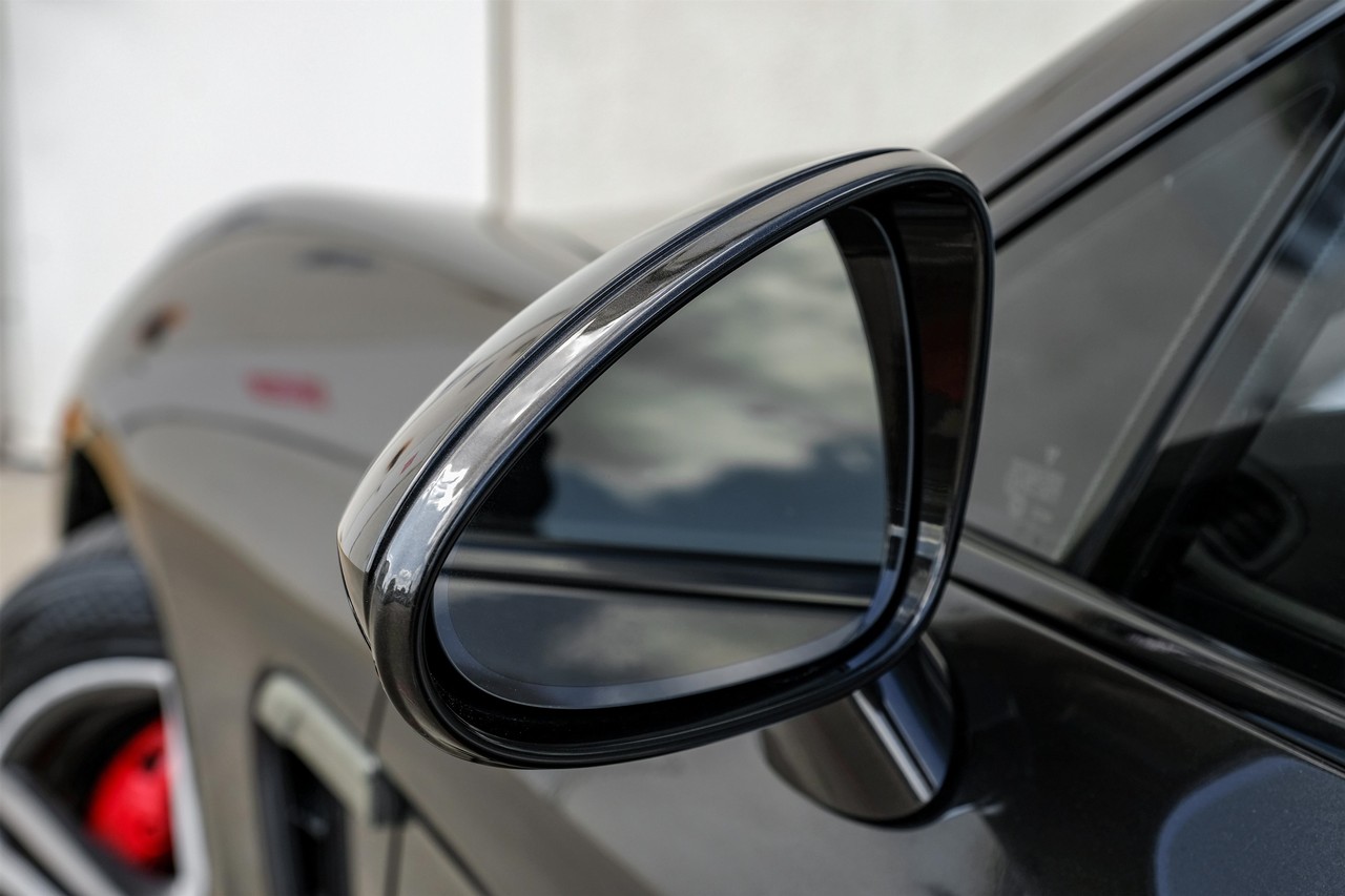 Porsche Panamera Vehicle Main Gallery Image 39