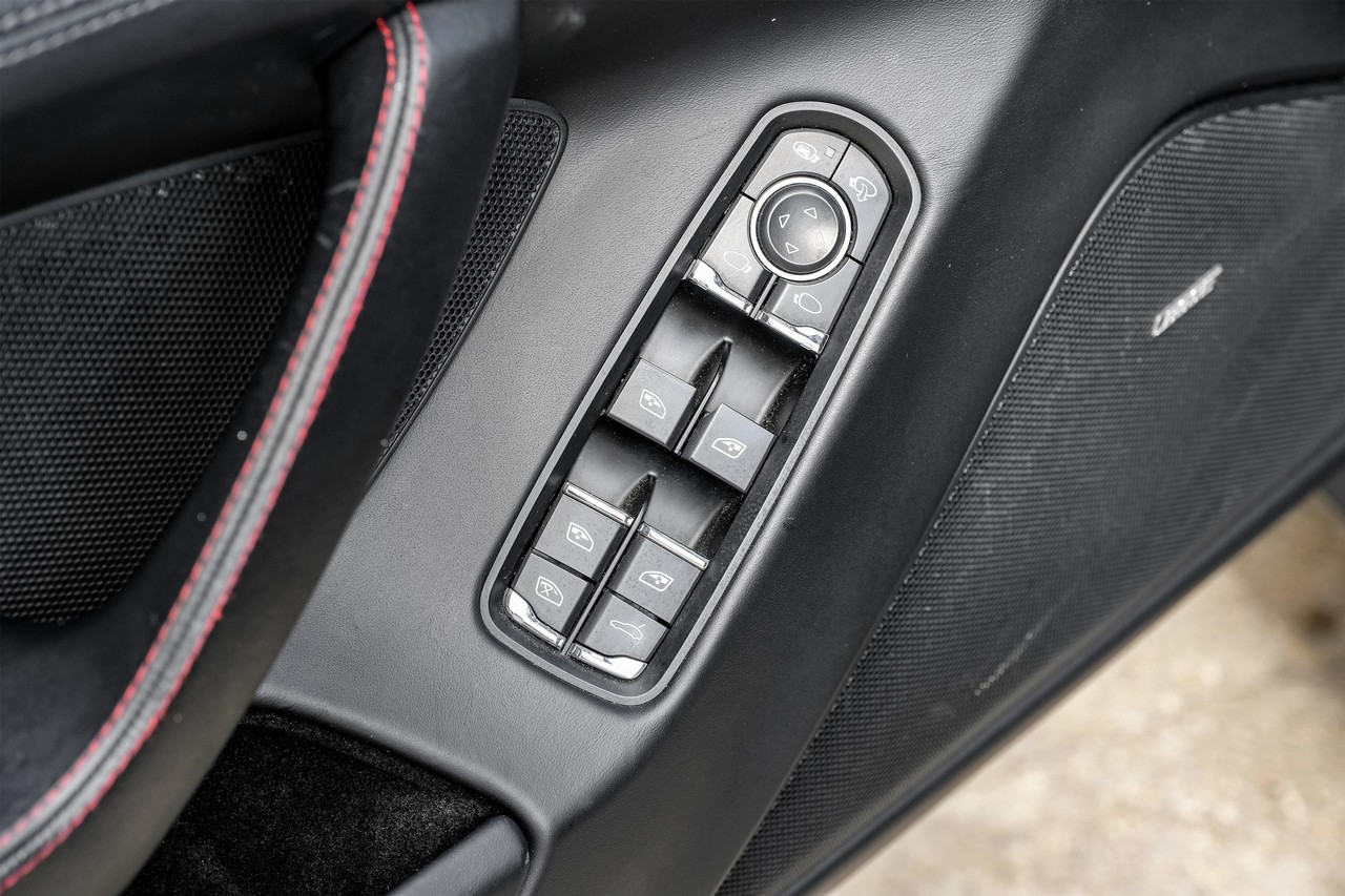 Porsche Panamera Vehicle Main Gallery Image 41