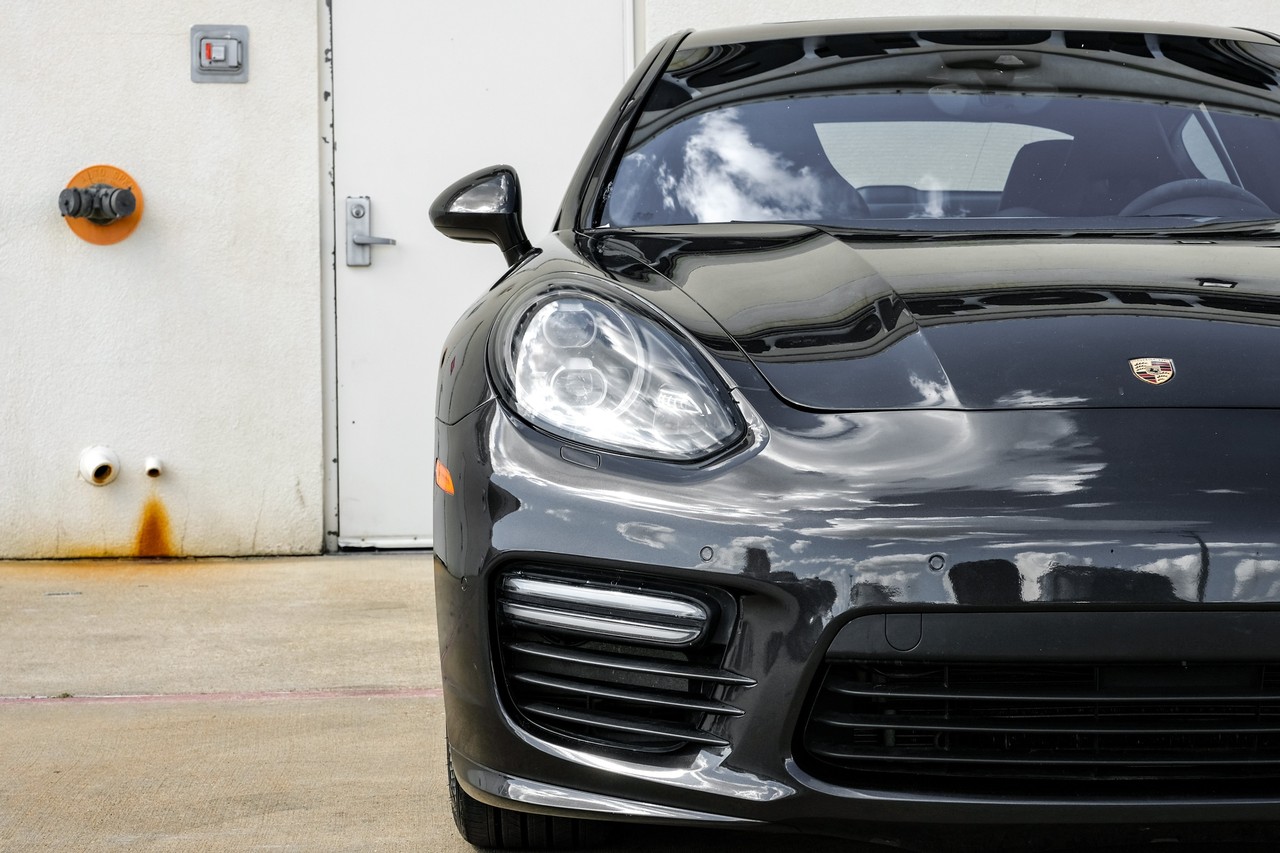 Porsche Panamera Vehicle Main Gallery Image 45
