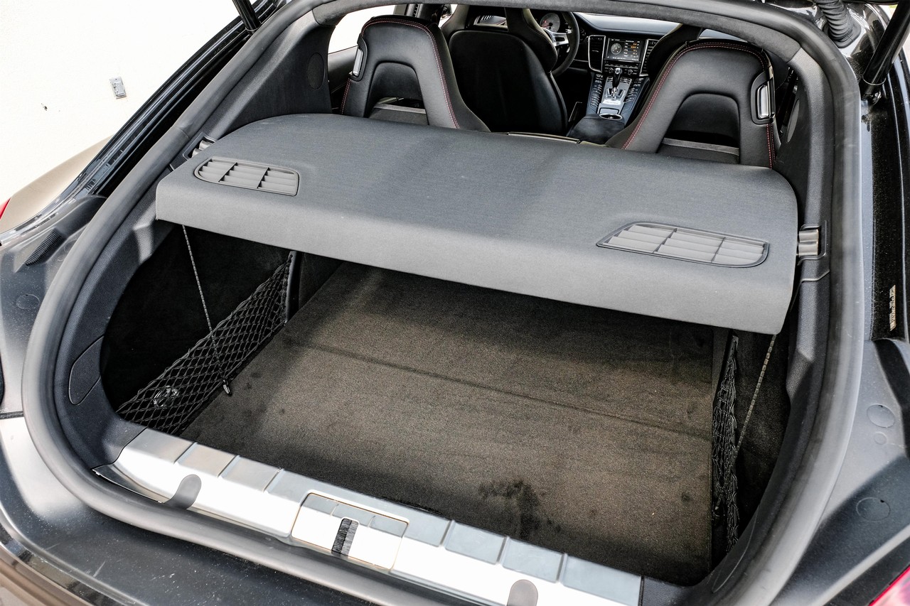 Porsche Panamera Vehicle Main Gallery Image 47