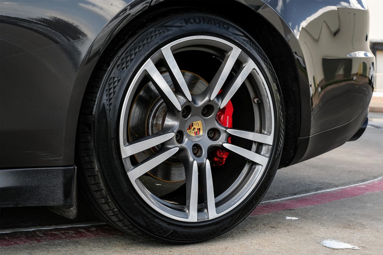 Porsche Panamera Vehicle Main Gallery Image 52