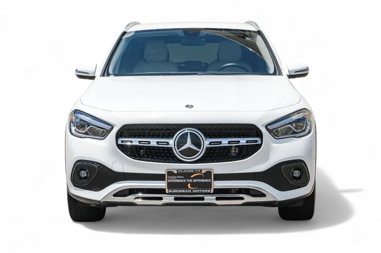 Mercedes-Benz GLA Vehicle Main Gallery Image 05