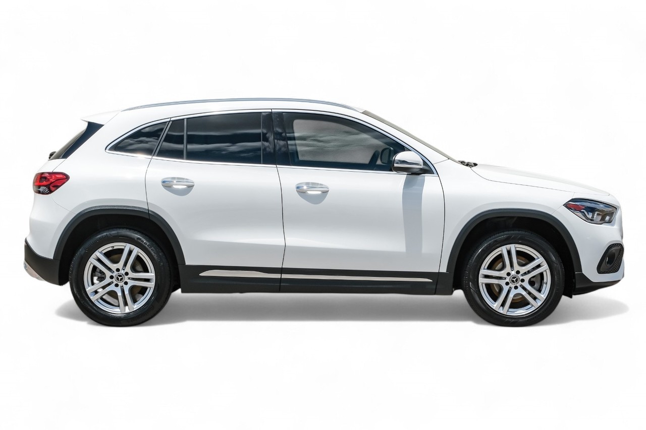 Mercedes-Benz GLA Vehicle Main Gallery Image 07