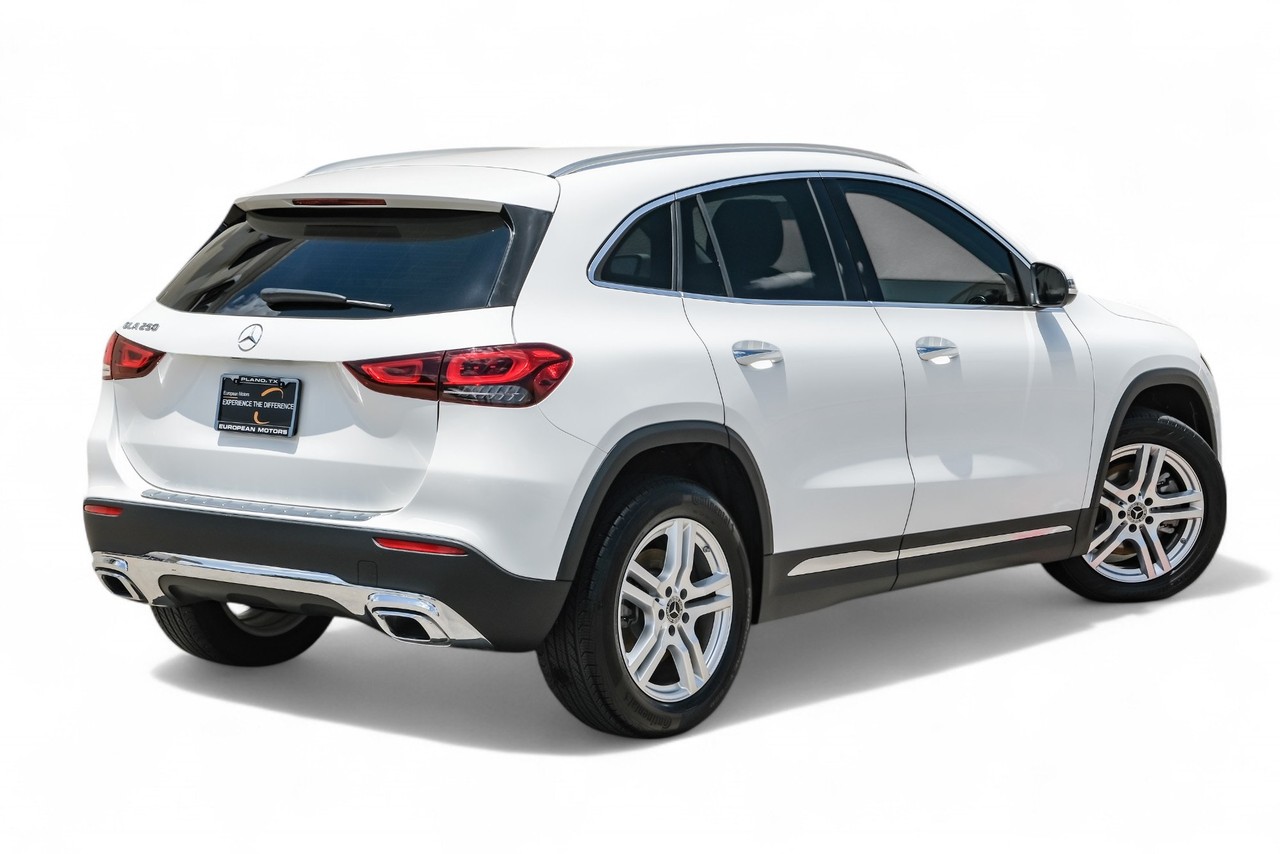 Mercedes-Benz GLA Vehicle Main Gallery Image 08