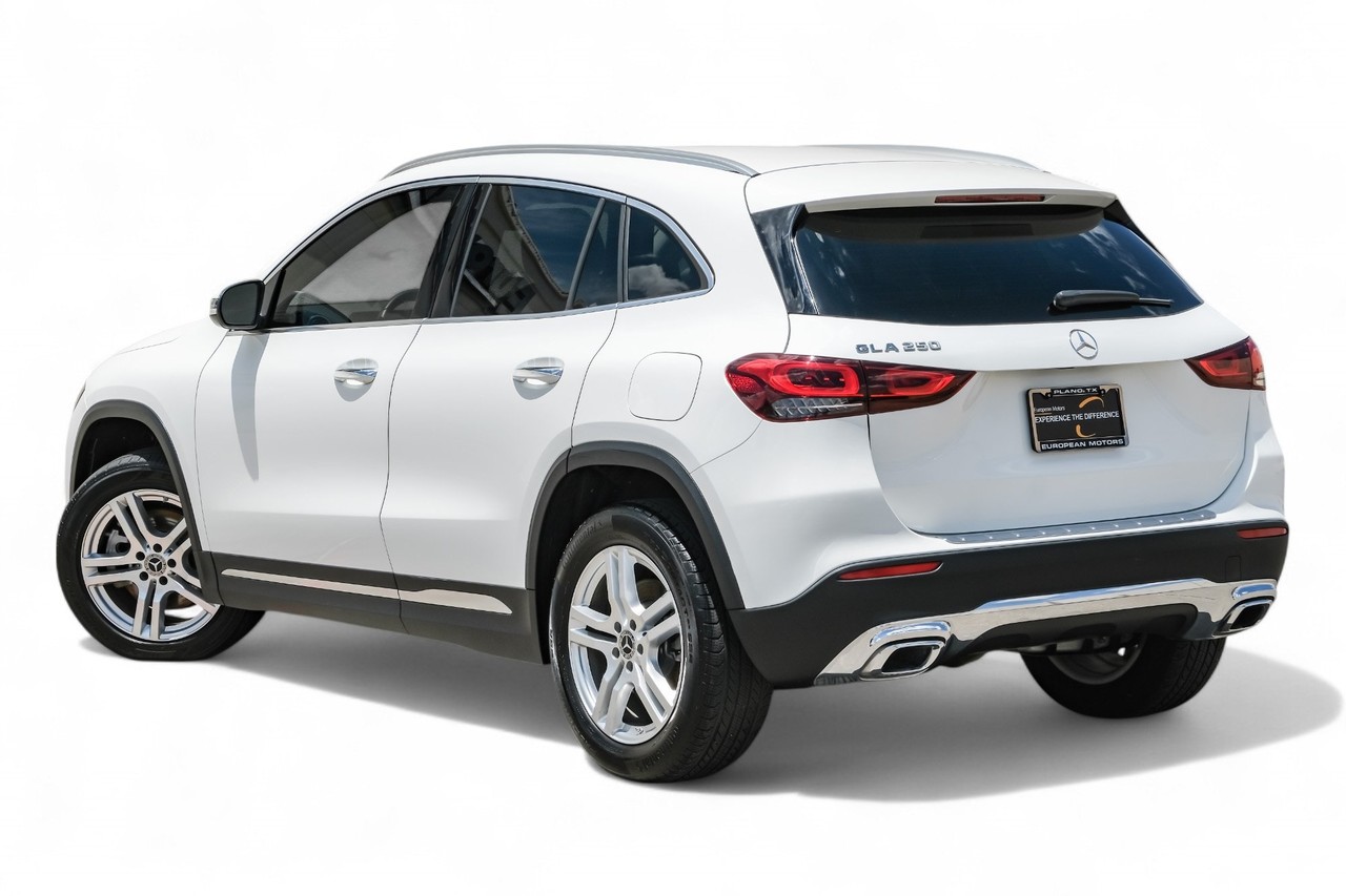 Mercedes-Benz GLA Vehicle Main Gallery Image 10