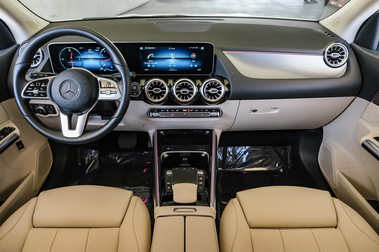 Mercedes-Benz GLA Vehicle Main Gallery Image 13