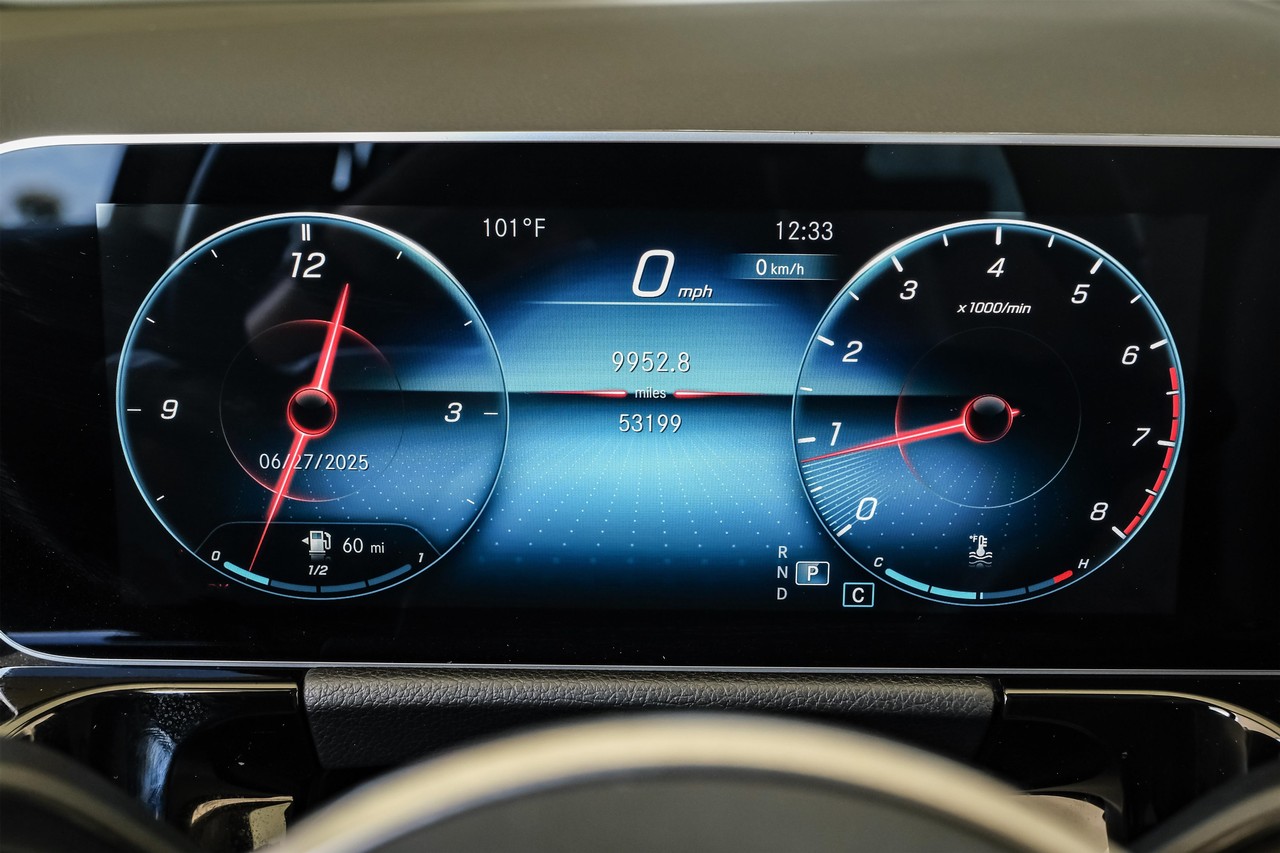 Mercedes-Benz GLA Vehicle Main Gallery Image 19