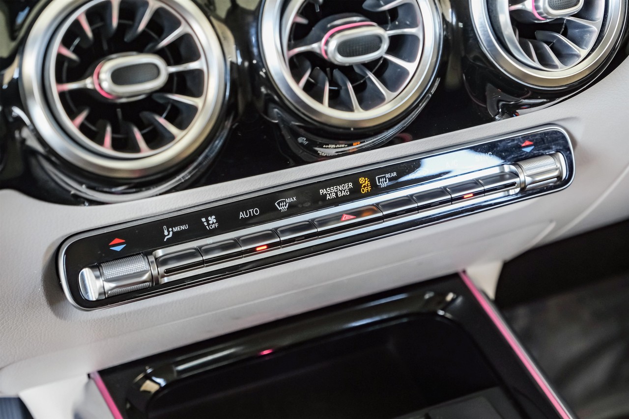 Mercedes-Benz GLA Vehicle Main Gallery Image 27