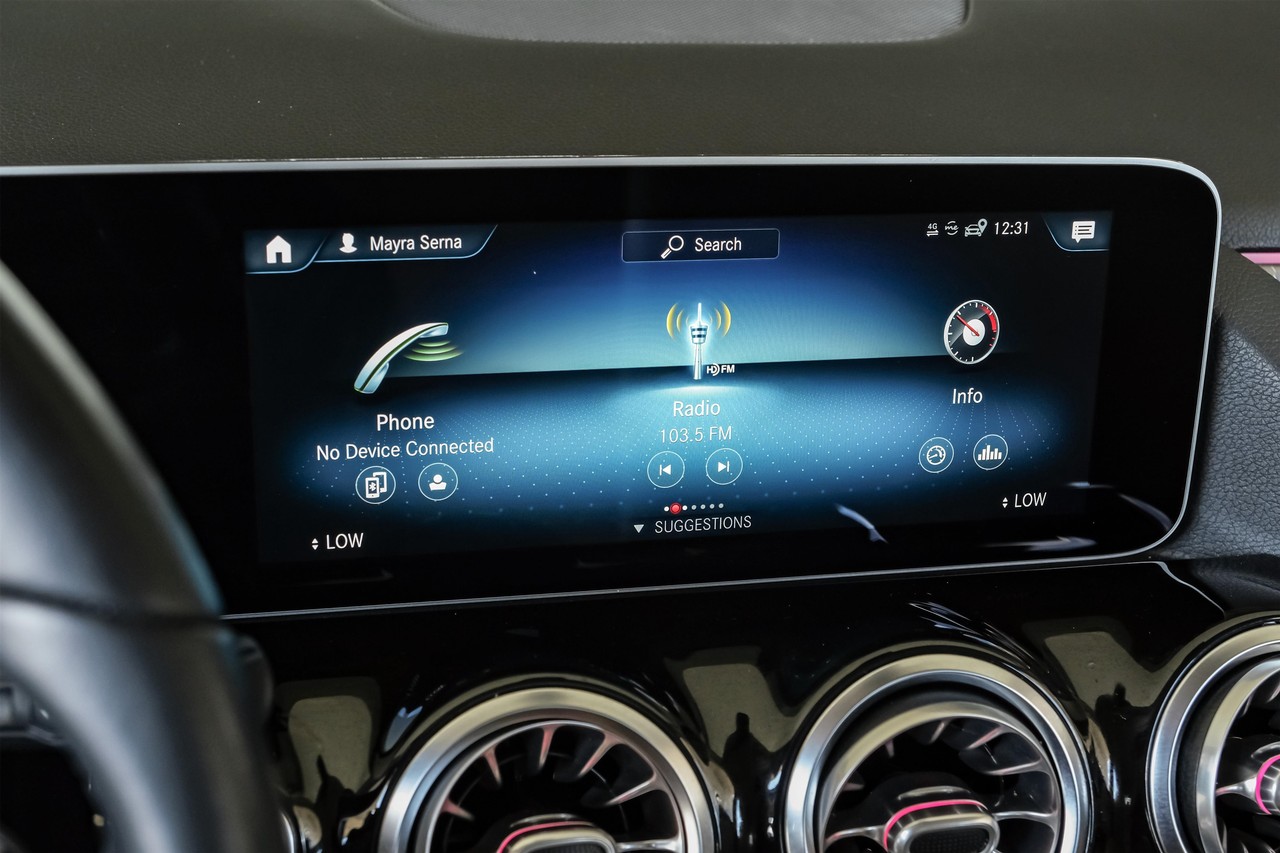 Mercedes-Benz GLA Vehicle Main Gallery Image 30