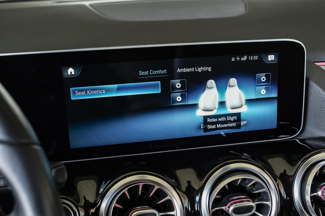 Mercedes-Benz GLA Vehicle Main Gallery Image 34