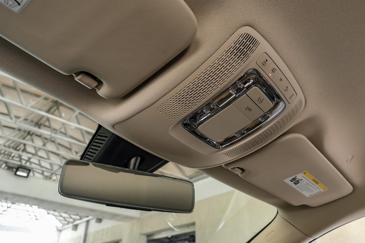 Mercedes-Benz GLA Vehicle Main Gallery Image 38