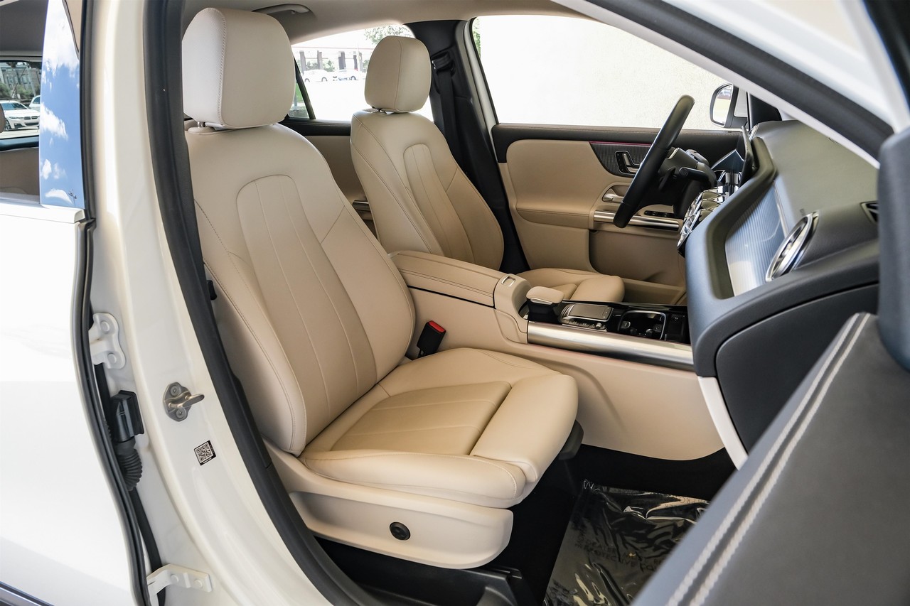 Mercedes-Benz GLA Vehicle Main Gallery Image 39