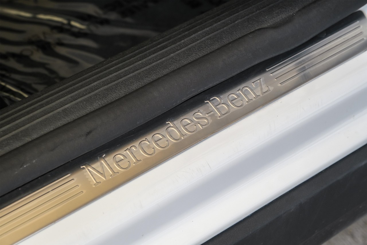 Mercedes-Benz GLA Vehicle Main Gallery Image 40