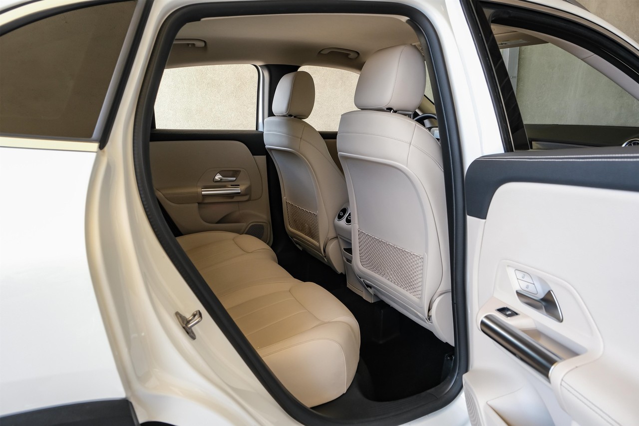 Mercedes-Benz GLA Vehicle Main Gallery Image 42