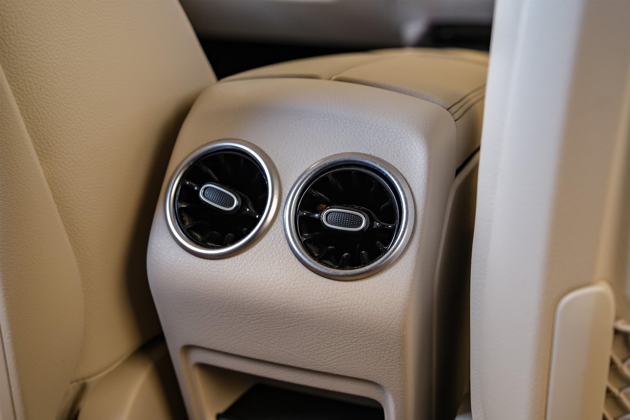 Mercedes-Benz GLA Vehicle Main Gallery Image 43