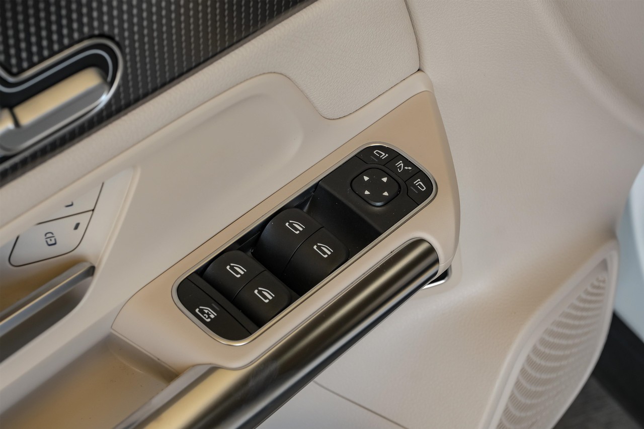 Mercedes-Benz GLA Vehicle Main Gallery Image 50
