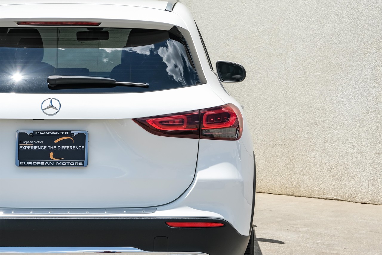 Mercedes-Benz GLA Vehicle Main Gallery Image 57
