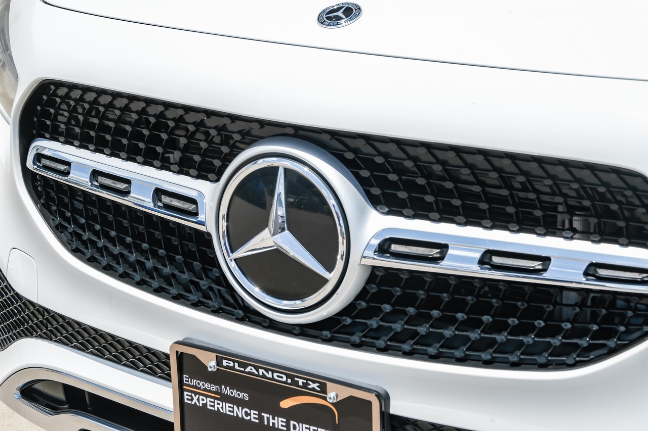 Mercedes-Benz GLA Vehicle Main Gallery Image 58
