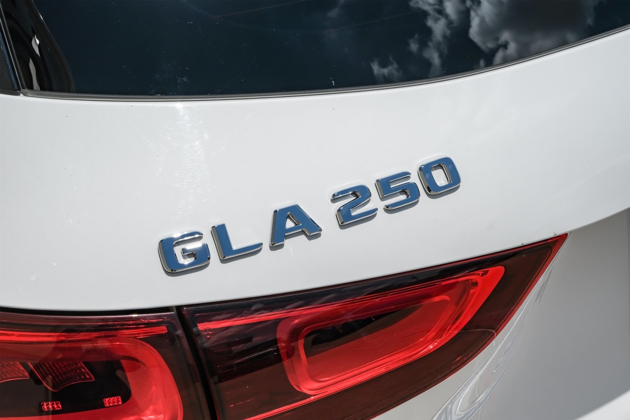Mercedes-Benz GLA Vehicle Main Gallery Image 60