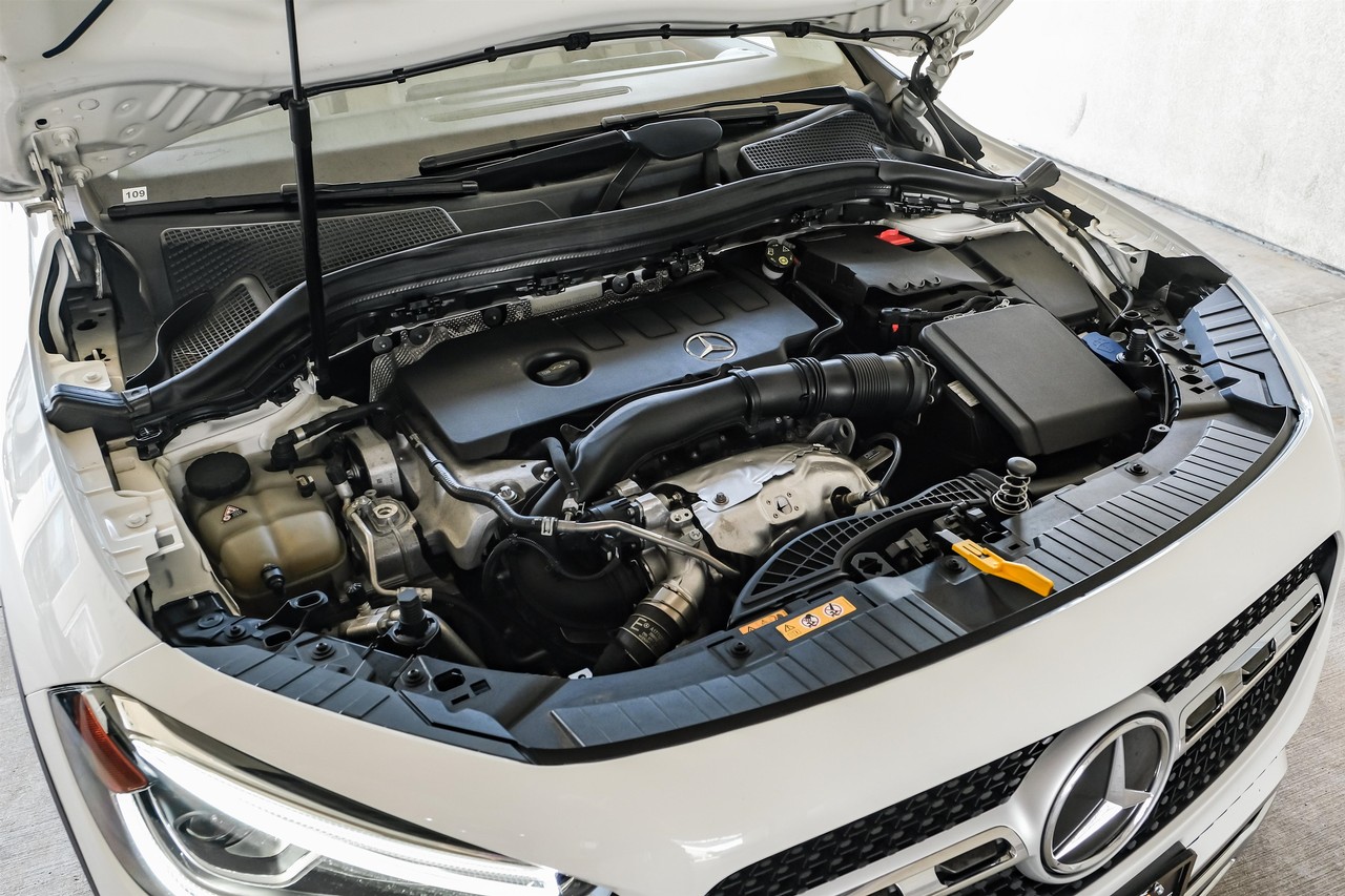 Mercedes-Benz GLA Vehicle Main Gallery Image 63