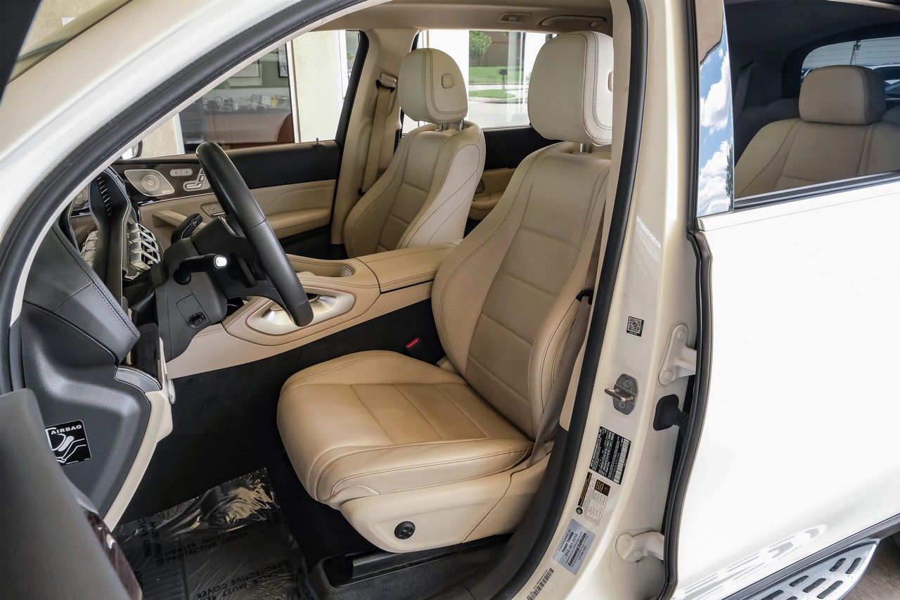 Mercedes-Benz GLS Vehicle Main Gallery Image 03