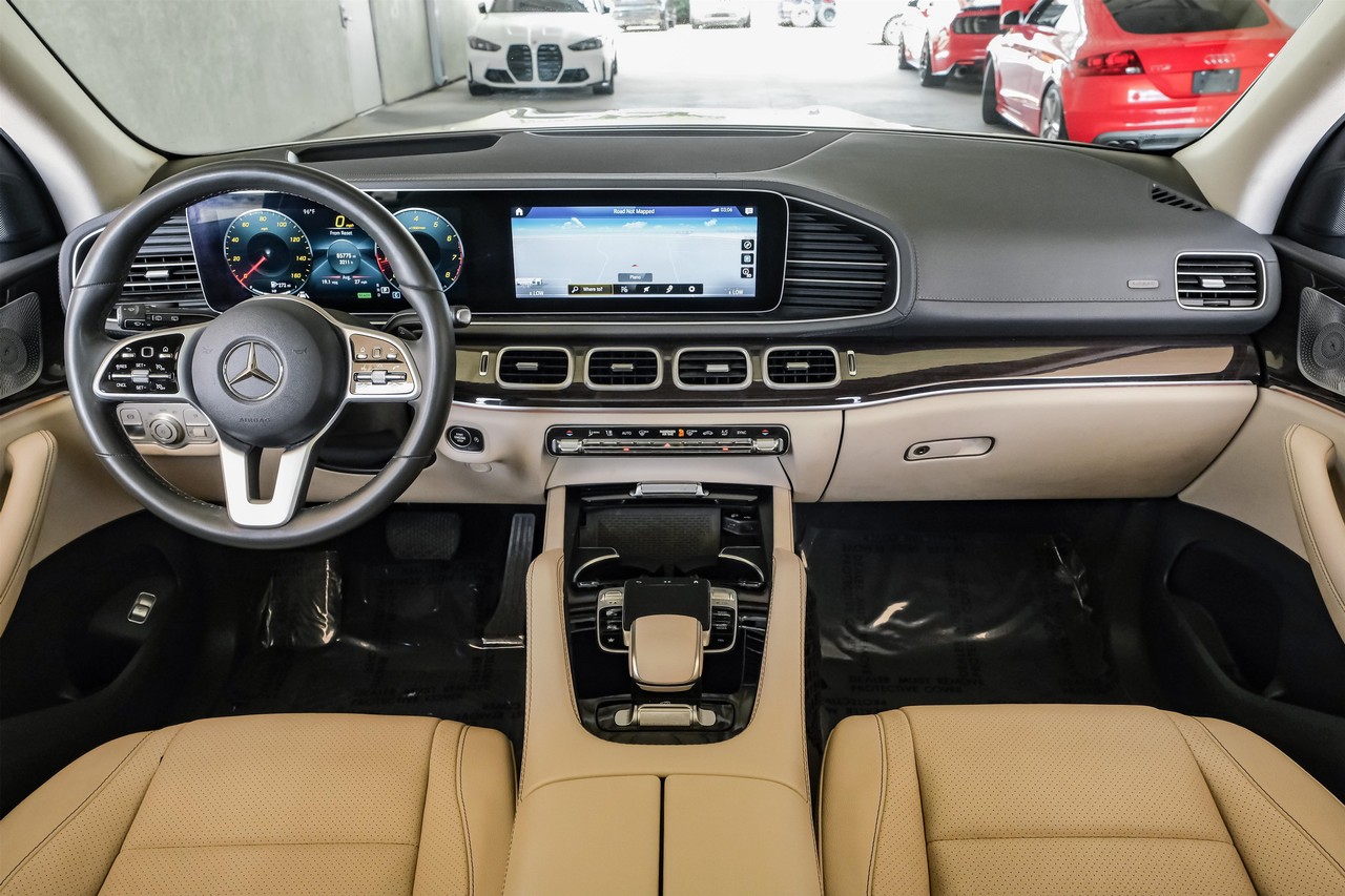 Mercedes-Benz GLS Vehicle Main Gallery Image 14