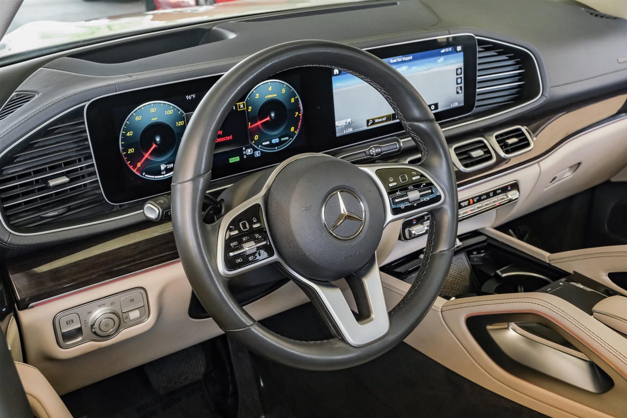 Mercedes-Benz GLS Vehicle Main Gallery Image 15