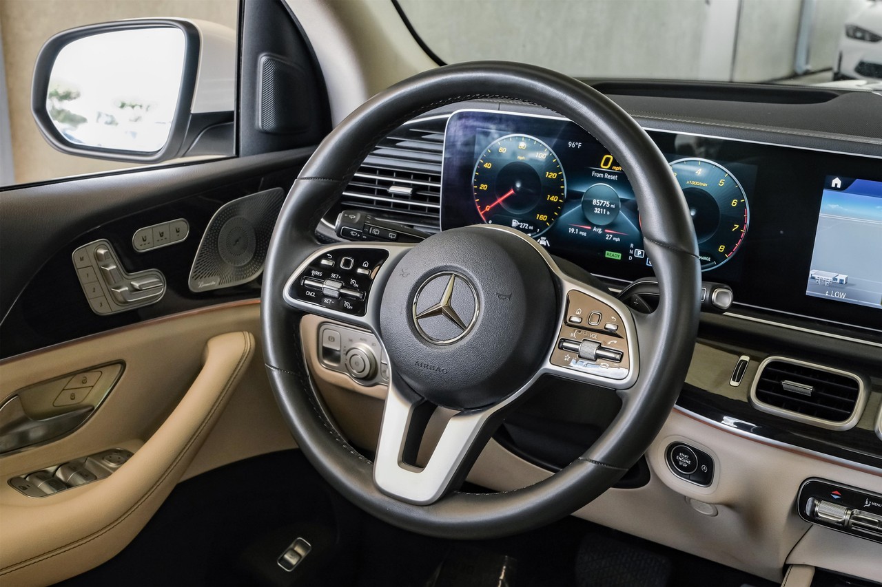 Mercedes-Benz GLS Vehicle Main Gallery Image 16