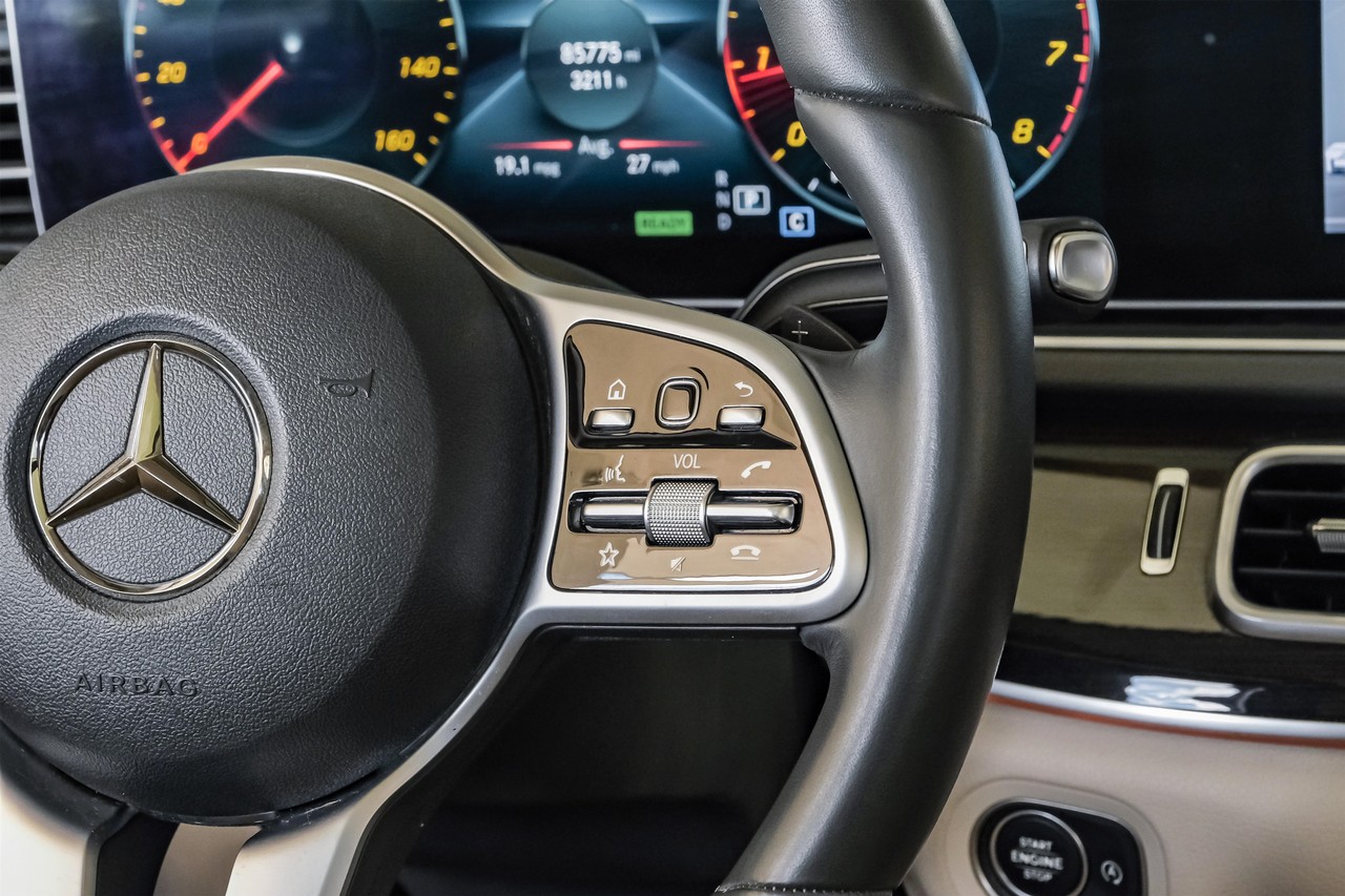 Mercedes-Benz GLS Vehicle Main Gallery Image 18