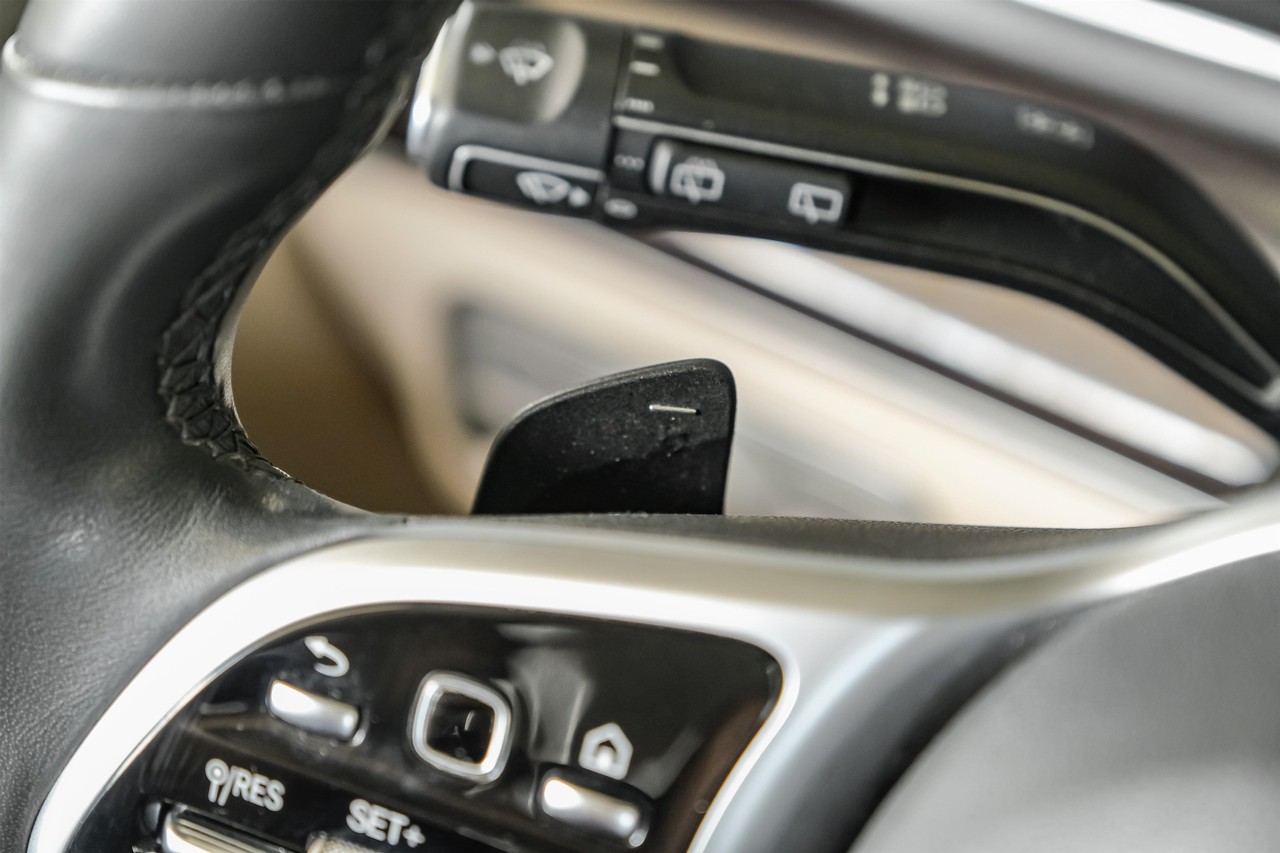 Mercedes-Benz GLS Vehicle Main Gallery Image 19