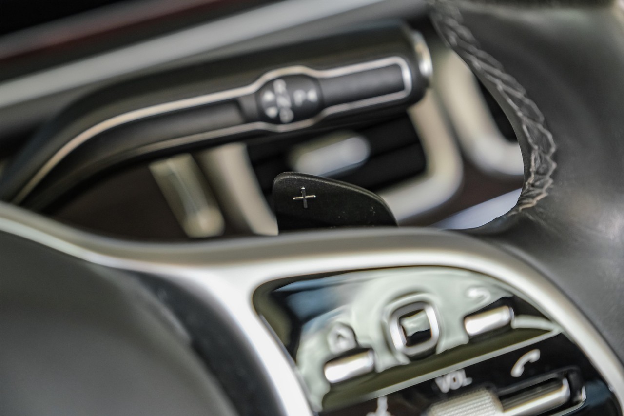 Mercedes-Benz GLS Vehicle Main Gallery Image 20