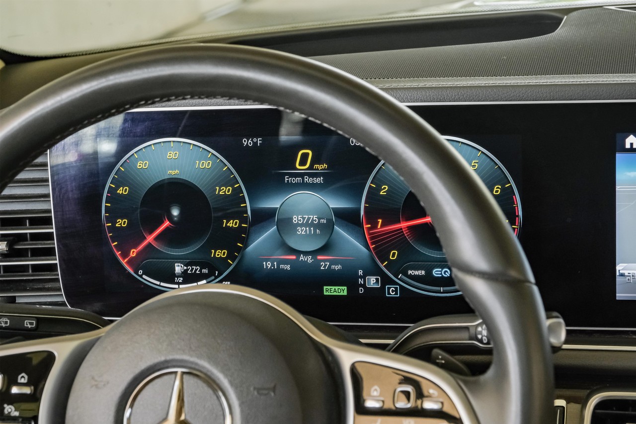 Mercedes-Benz GLS Vehicle Main Gallery Image 22