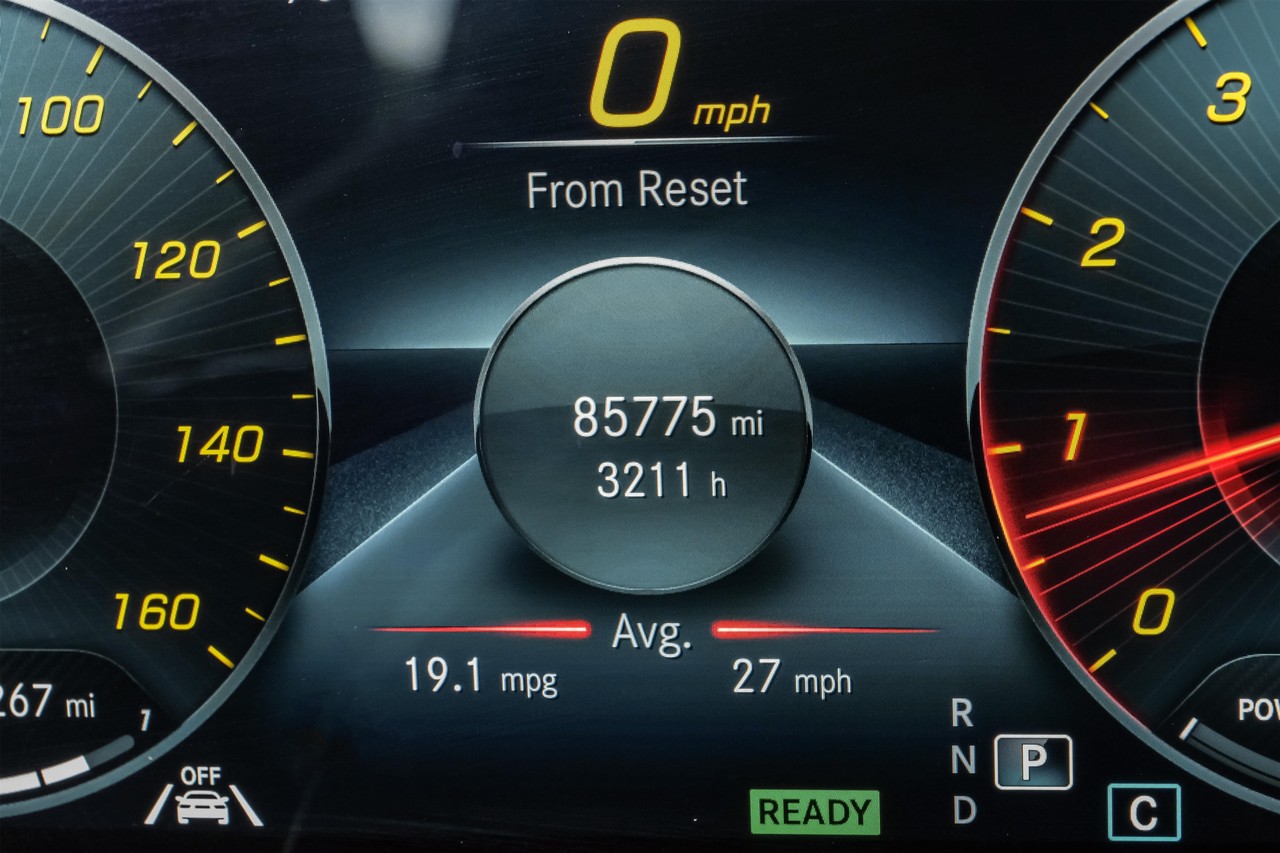 Mercedes-Benz GLS Vehicle Main Gallery Image 24