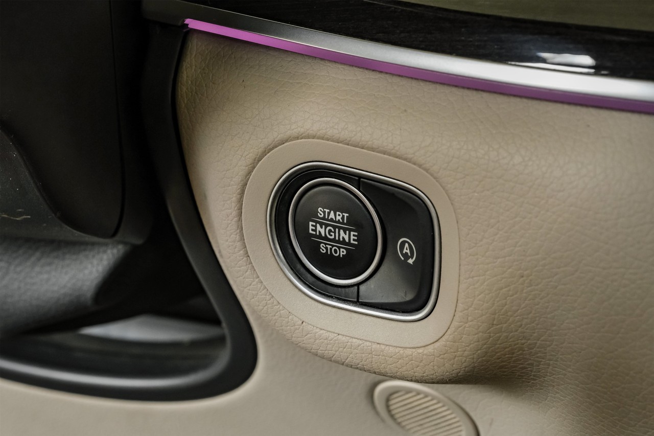 Mercedes-Benz GLS Vehicle Main Gallery Image 25