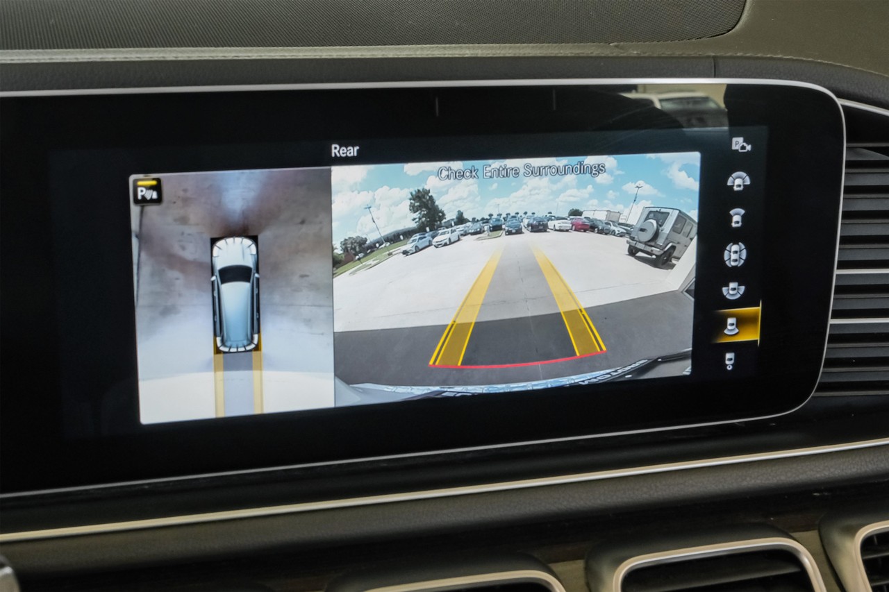 Mercedes-Benz GLS Vehicle Main Gallery Image 27