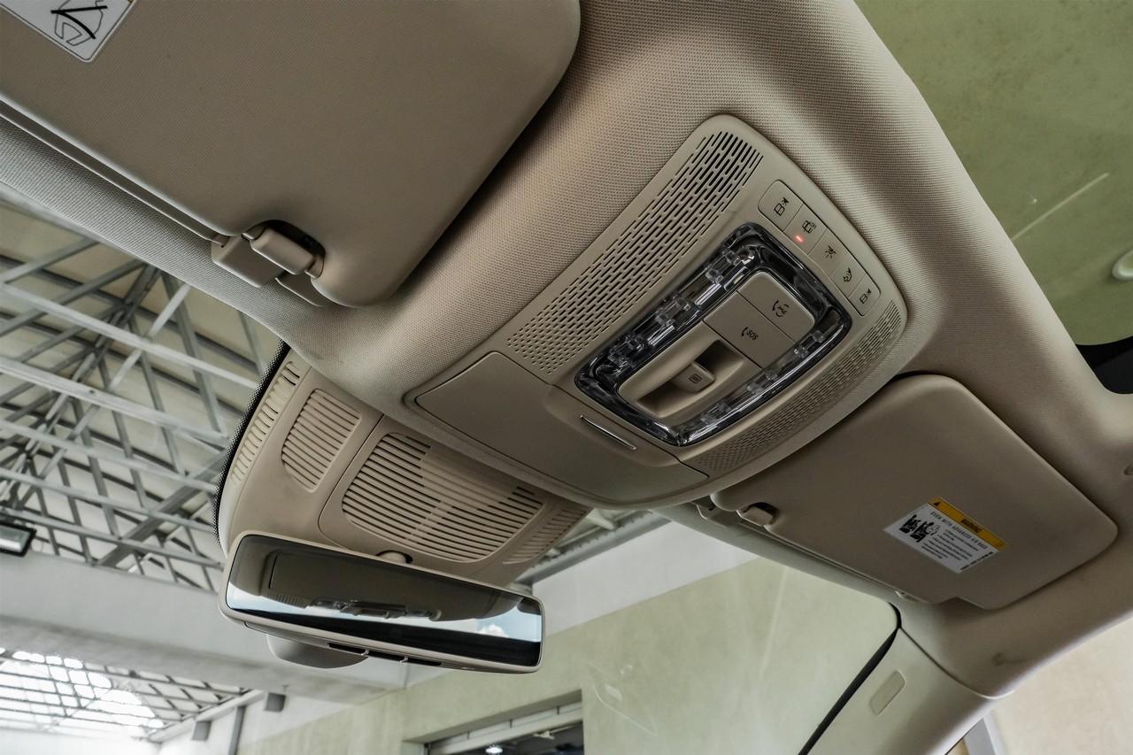 Mercedes-Benz GLS Vehicle Main Gallery Image 28