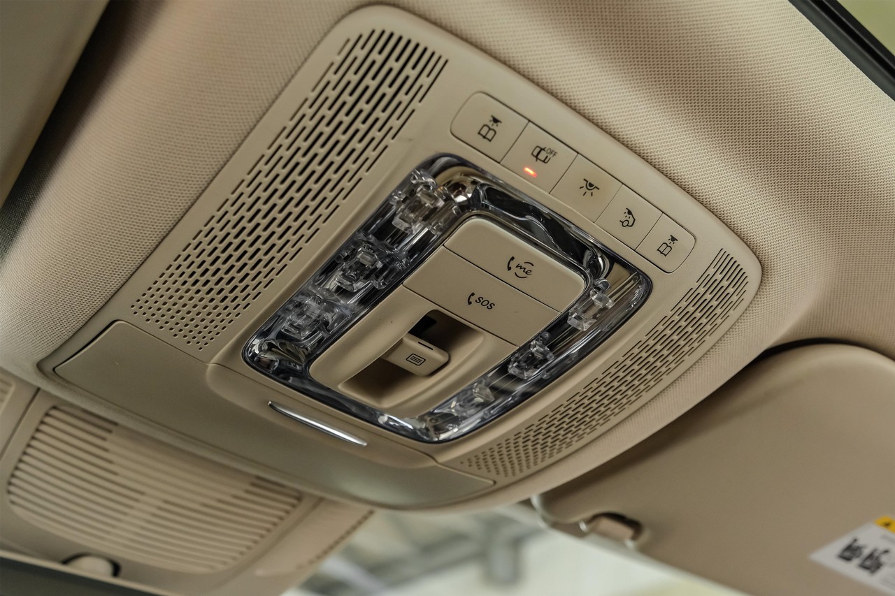 Mercedes-Benz GLS Vehicle Main Gallery Image 29