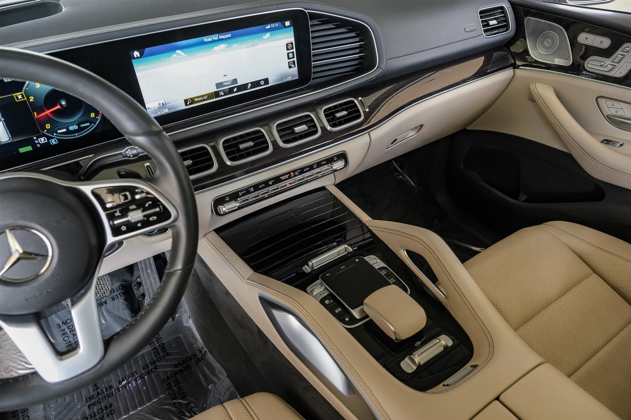 Mercedes-Benz GLS Vehicle Main Gallery Image 30