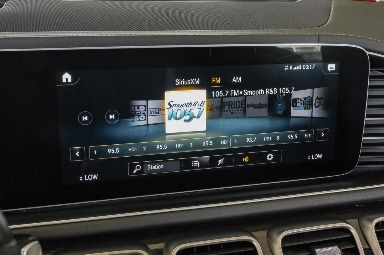 Mercedes-Benz GLS Vehicle Main Gallery Image 35