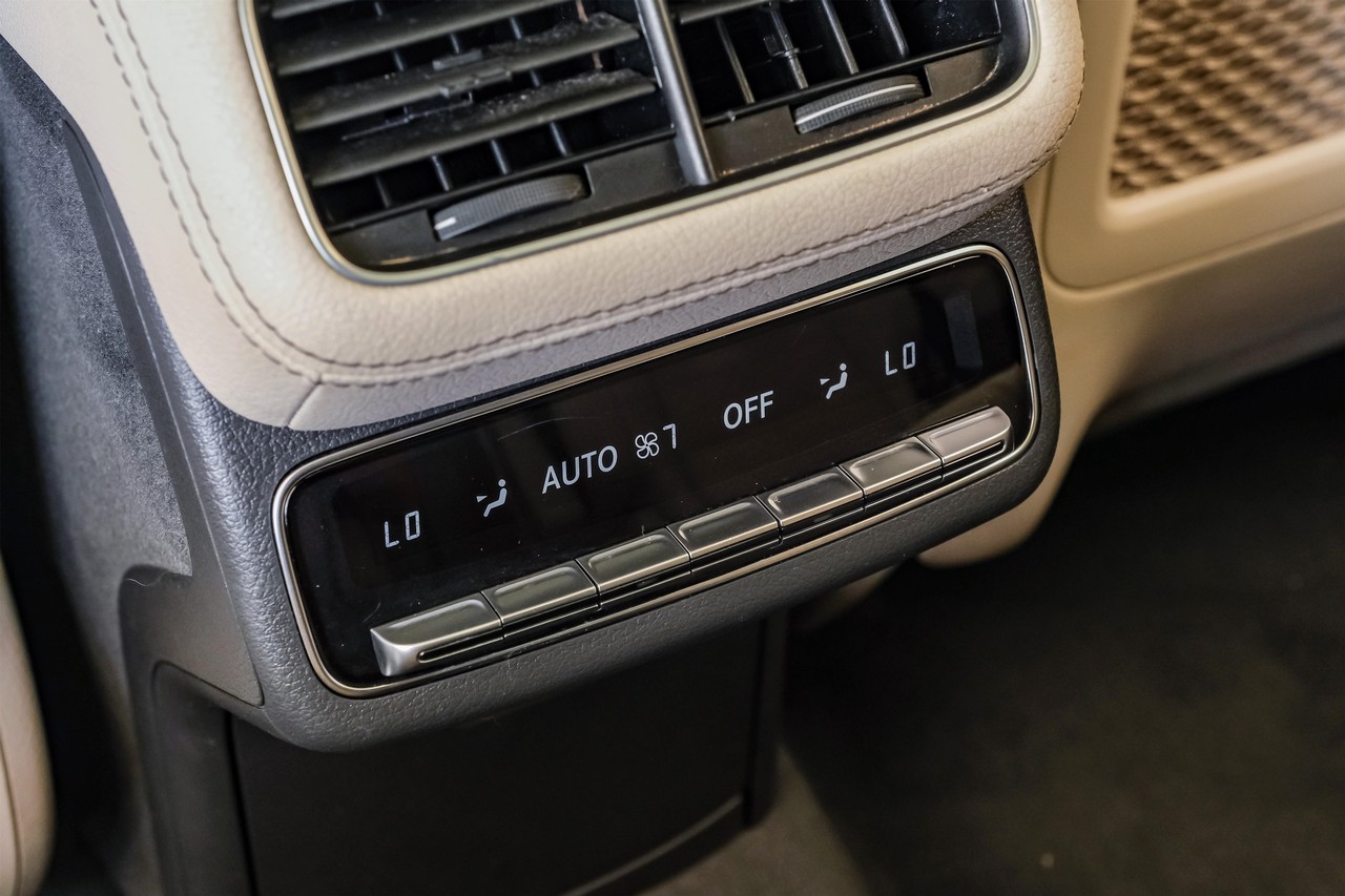 Mercedes-Benz GLS Vehicle Main Gallery Image 45