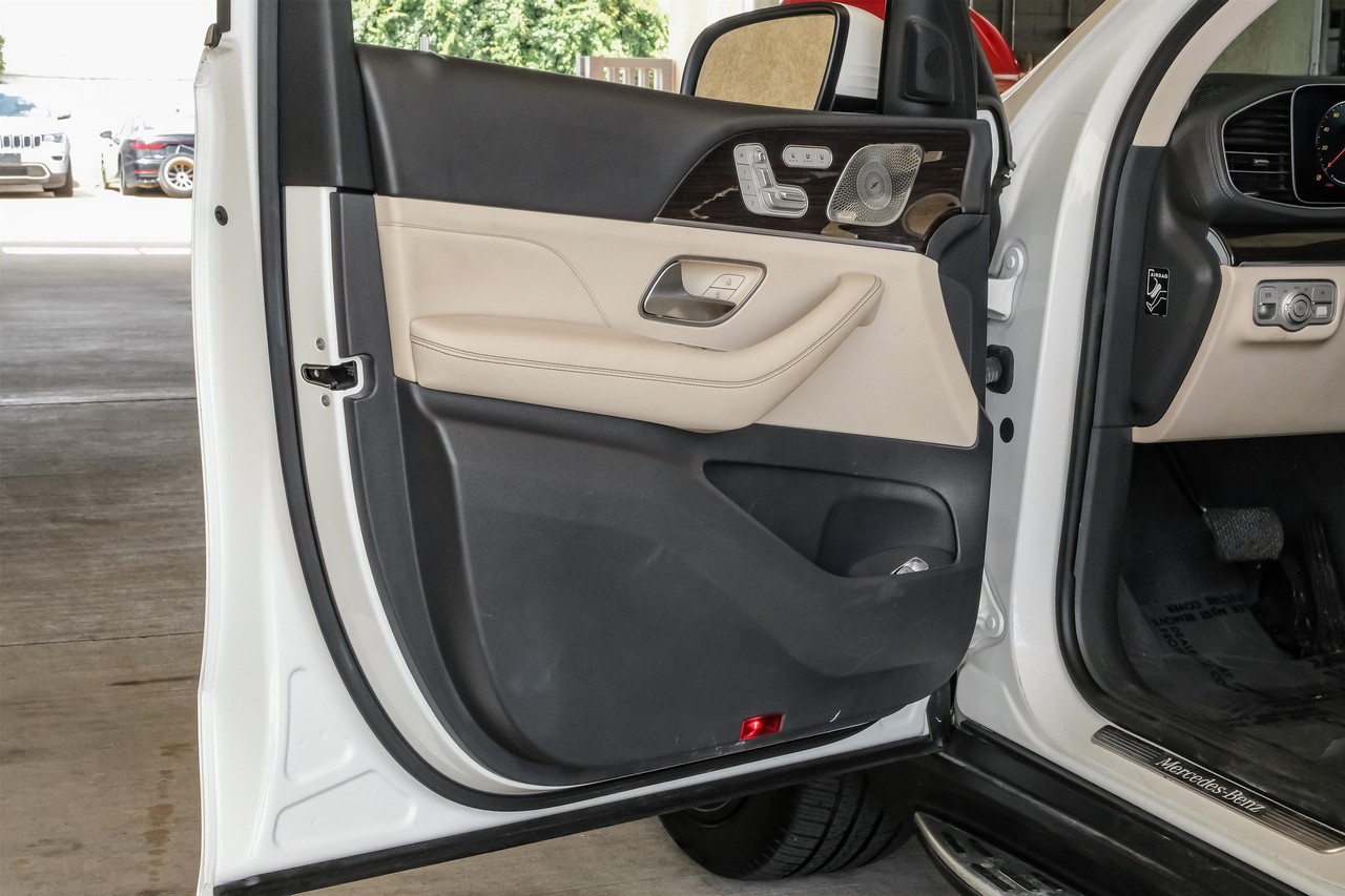 Mercedes-Benz GLS Vehicle Main Gallery Image 52