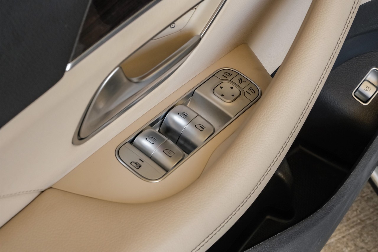 Mercedes-Benz GLS Vehicle Main Gallery Image 53