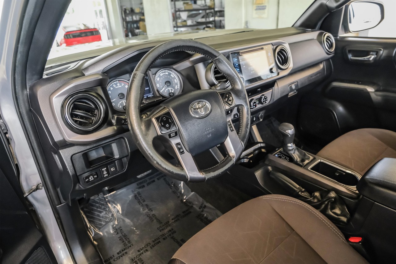 Toyota Tacoma Vehicle Main Gallery Image 03