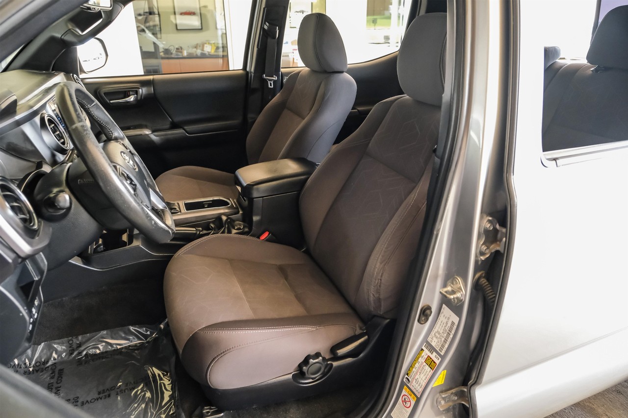 Toyota Tacoma Vehicle Main Gallery Image 04