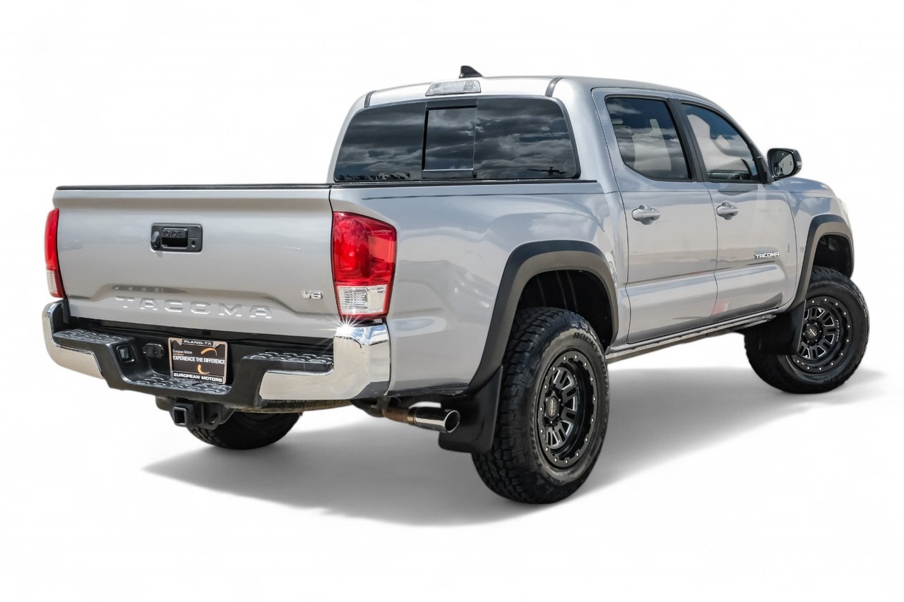Toyota Tacoma Vehicle Main Gallery Image 08