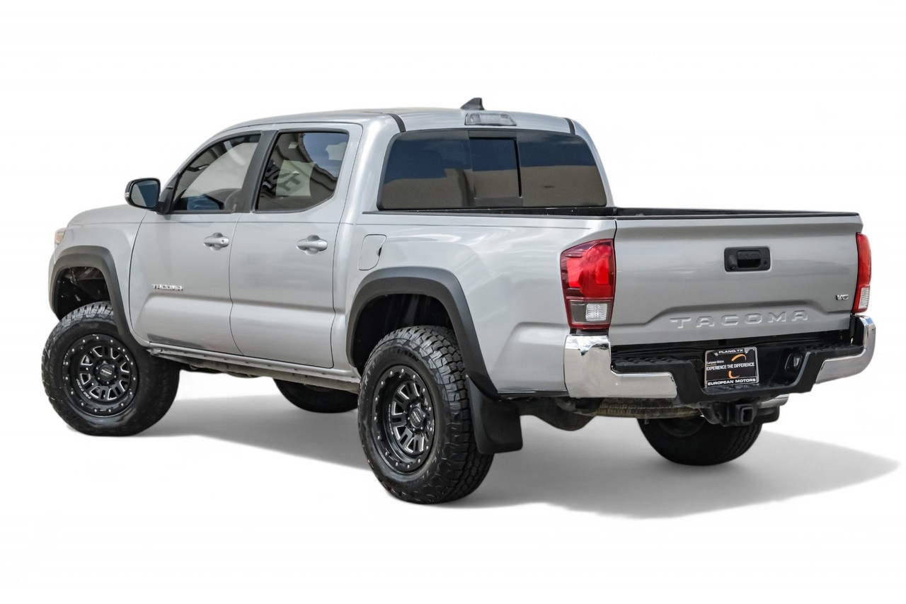Toyota Tacoma Vehicle Main Gallery Image 09
