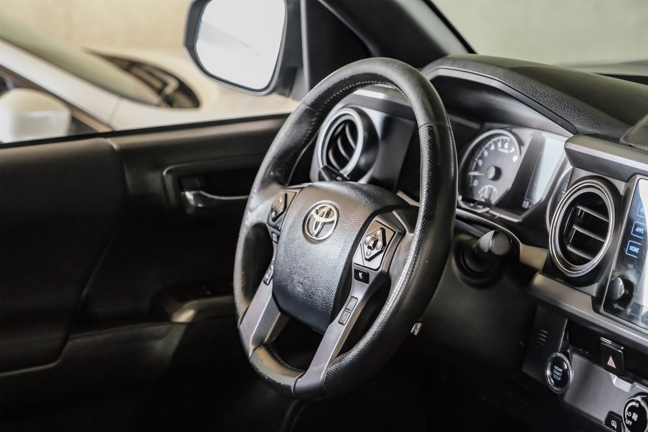 Toyota Tacoma Vehicle Main Gallery Image 11