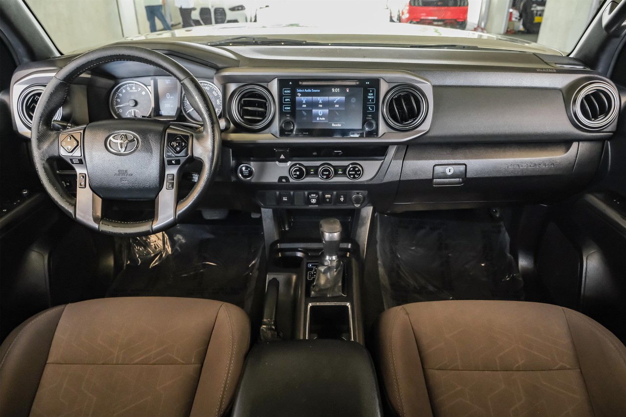 Toyota Tacoma Vehicle Main Gallery Image 12