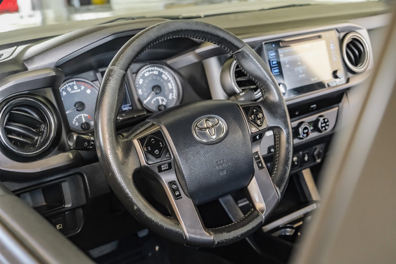 Toyota Tacoma Vehicle Main Gallery Image 13