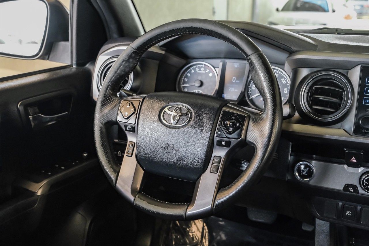 Toyota Tacoma Vehicle Main Gallery Image 14